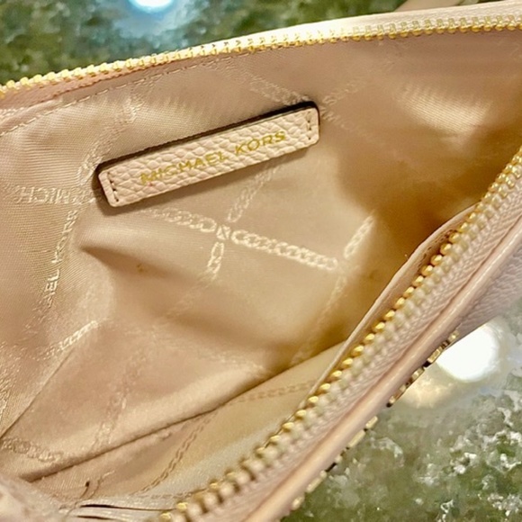 New never used Michael Kors leather wristlet - Picture 3 of 7
